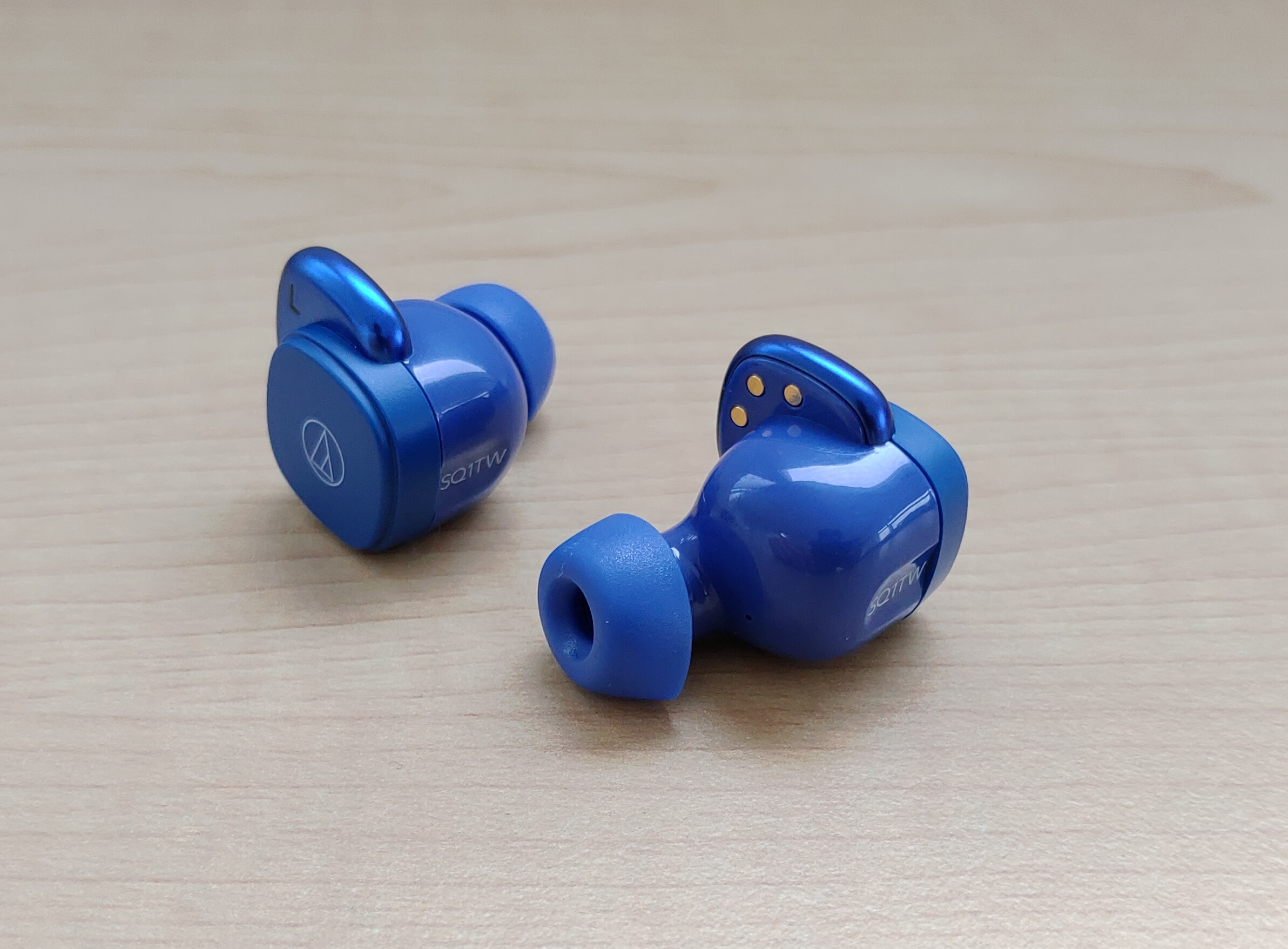 一見すると耳にフィットする形状には見えない